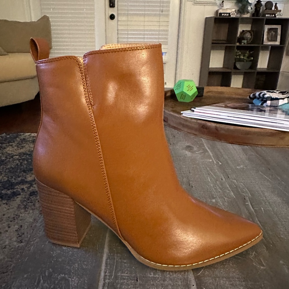 Tan Ankle Boots NEW IN BOX - Picture 4 of 7